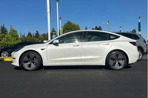 Pearl White Multi-Coat 2023 Tesla Model 3 Standard Range