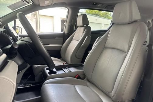 Lunar Silver Metallic 2018 Honda Odyssey EX-L
