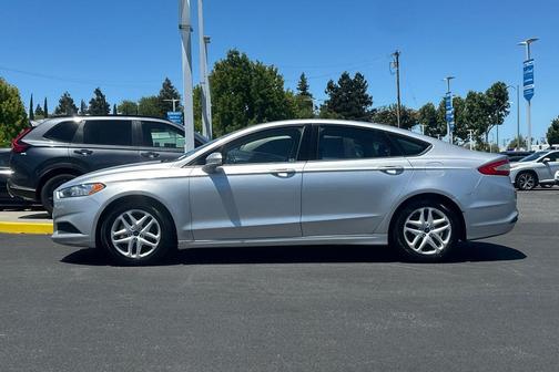 Ingot Silver Metallic 2014 Ford Fusion SE