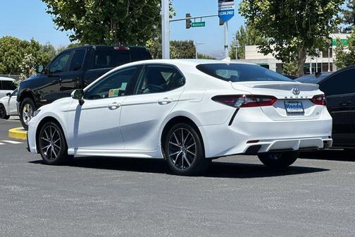 Ice Cap 2023 Toyota Camry SE