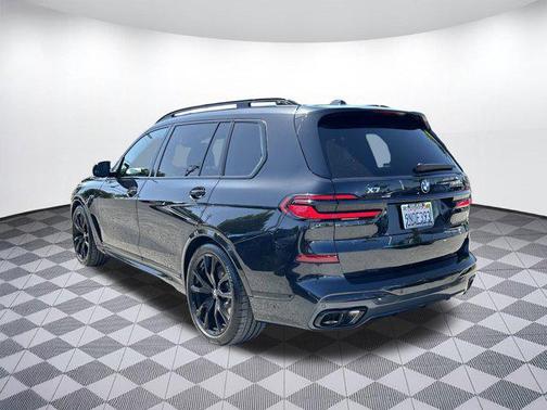 2025 BMW X7 M60i