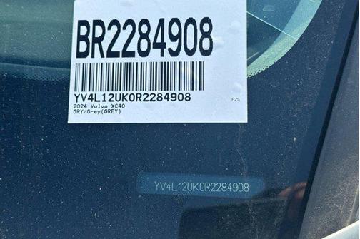 2024 Volvo XC40 B5 Core Bright Theme