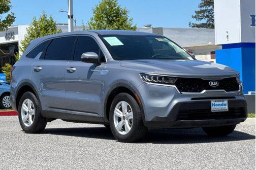 Everlasting Silver 2021 Kia Sorento LX
