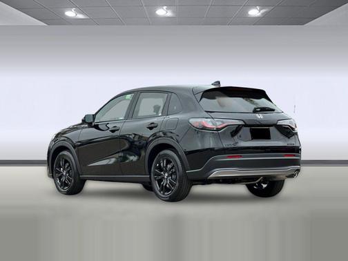 Crystal Black Pearl 2027 Honda HR-V Sport