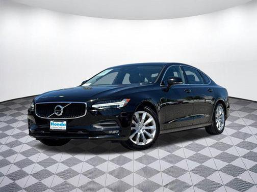 2018 Volvo S90 T6 Momentum