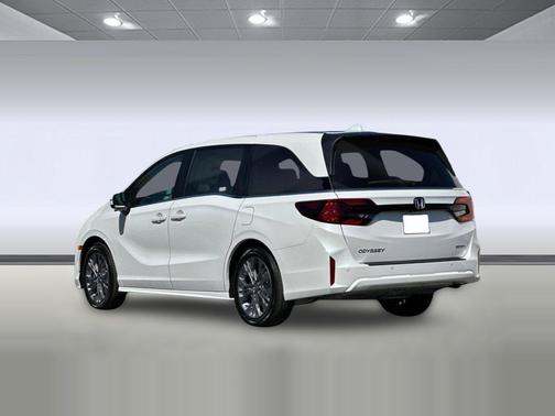 Platinum White Pearl 2026 Honda Odyssey Touring