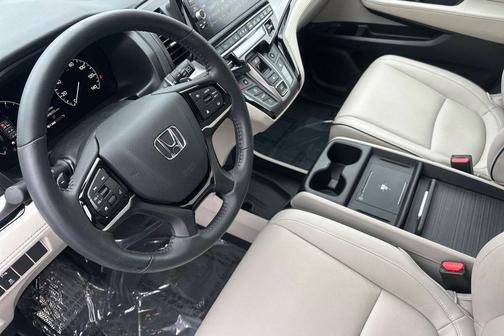 Silver 2025 Honda Odyssey Touring