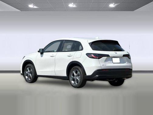 Platinum White Pearl 2026 Honda HR-V LX