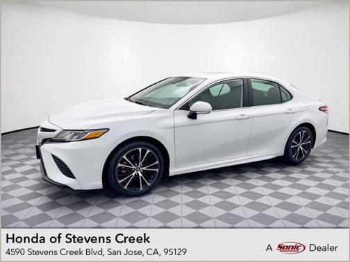Super White 2020 Toyota Camry SE