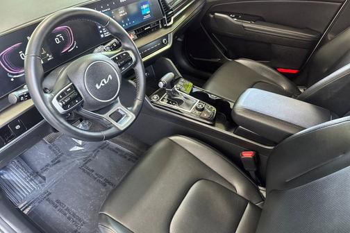 Glacial White Pearl 2024 Kia Sportage EX