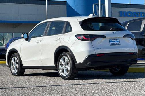 Platinum White Pearl 2023 Honda HR-V LX