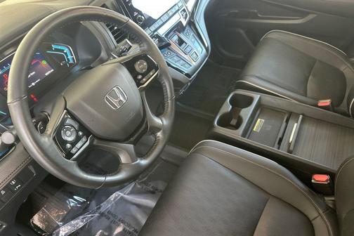 Sonic Gray Pearl 2024 Honda Odyssey Elite