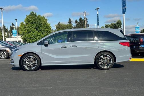 Sonic Gray Pearl 2024 Honda Odyssey Elite