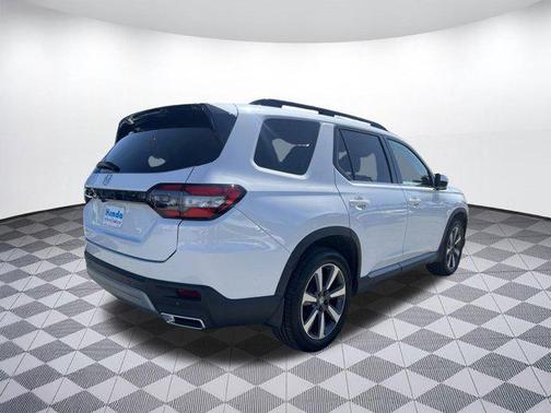 2023 Honda Pilot Touring 8-Passenger