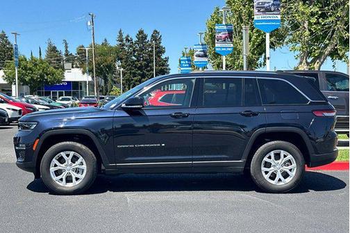 Midnight Sky 2023 Jeep Grand Cherokee Limited