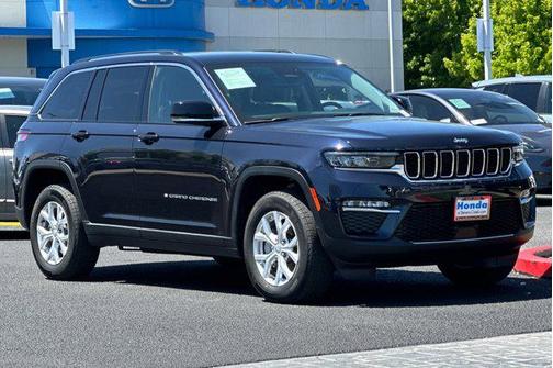 Midnight Sky 2023 Jeep Grand Cherokee Limited