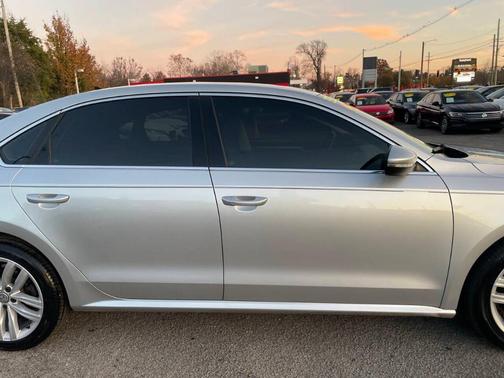 2018 Volkswagen Passat 2.0T SE w/ Technology