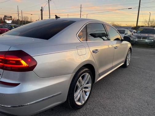 2018 Volkswagen Passat 2.0T SE w/ Technology