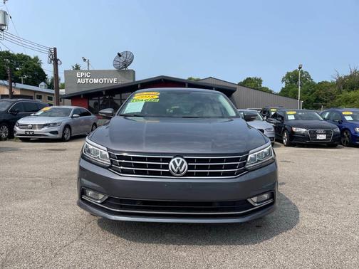 2018 Volkswagen Passat 2.0T SE w/ Technology