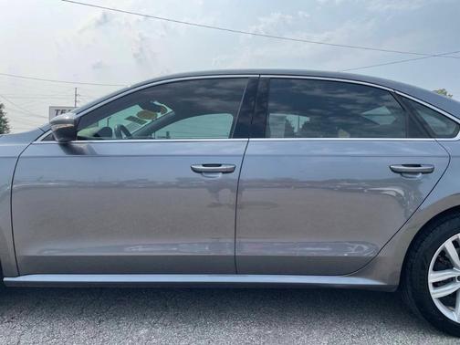 2018 Volkswagen Passat 2.0T SE w/ Technology