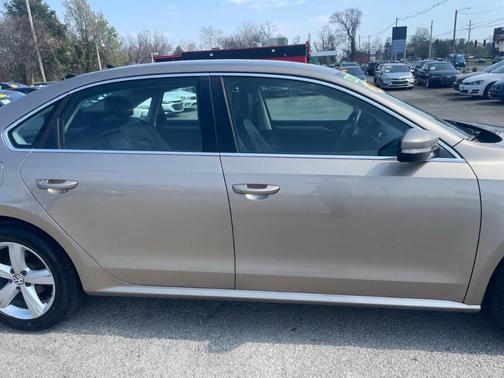 Gold 2015 Volkswagen Passat 1.8T Auto SE