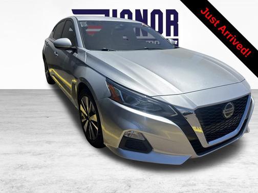 Brilliant Silver Metallic 2021 Nissan Altima 2.5 SV