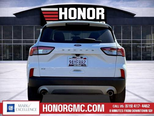 Oxford White 2022 Ford Escape SE