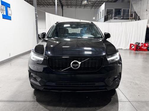2020 Volvo XC40 T4 R-Design