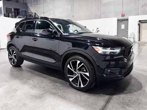2020 Volvo XC40 T4 R-Design