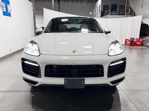 2023 Porsche Cayenne Platinum Edition