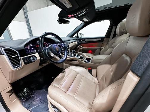 2023 Porsche Cayenne Platinum Edition