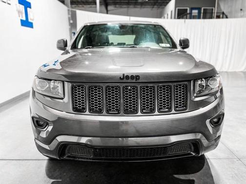 Photo 3 of 13 of 2015 Jeep Grand Cherokee Altitude
