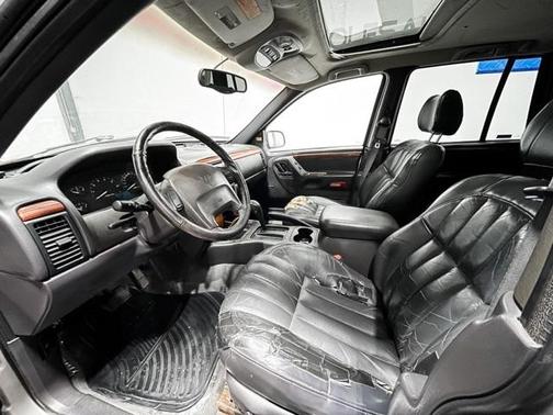 Photo 2 of 21 of 1999 Jeep Grand Cherokee Limited
