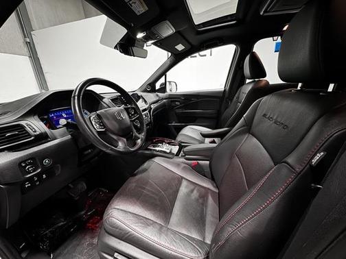 2022 Honda Pilot AWD Black Edition