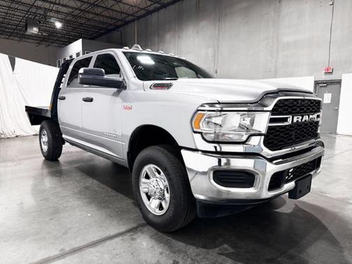 2022 RAM 2500 Tradesman Crew Cab 4x4 6'4' Box