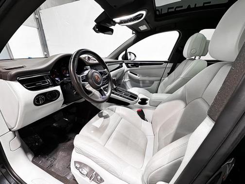 2020 Porsche Macan Base