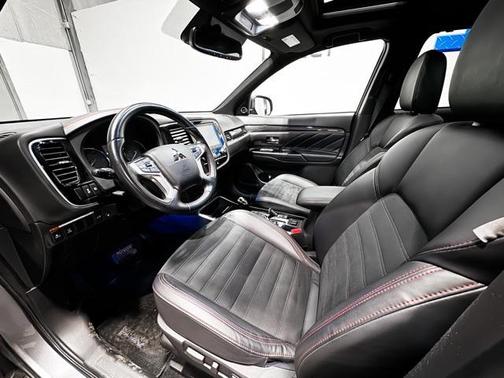 2022 Mitsubishi Outlander PHEV LE