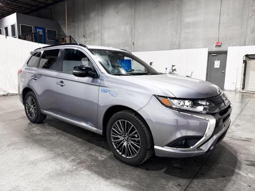 2022 Mitsubishi Outlander PHEV LE