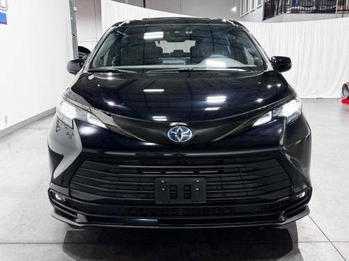 2024 Toyota Sienna Woodland Edition
