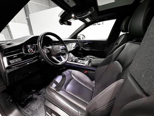 2021 Audi Q8 55 Premium Plus