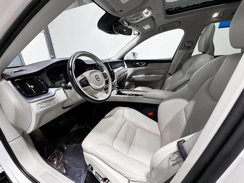 2020 Volvo XC60 T5 Momentum