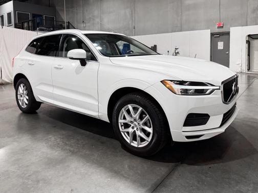 2020 Volvo XC60 T5 Momentum