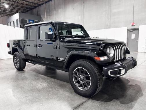 2023 Jeep Gladiator Overland