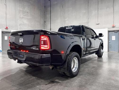 2021 RAM 3500 Limited Crew Cab 4x4 8' Box