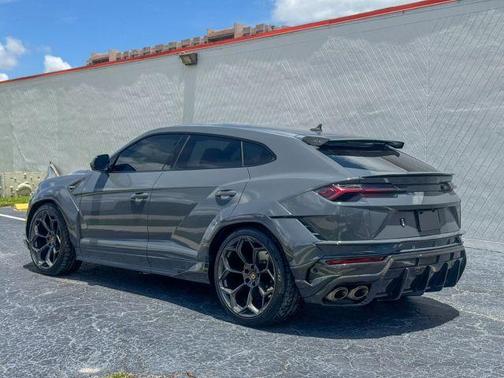 2023 Lamborghini Urus Performante