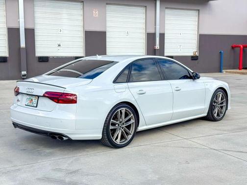 2017 Audi S8 4.0T Plus