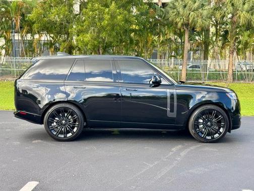 2025 Land Rover Range Rover P400 SE