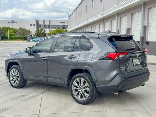 2022 Toyota RAV4 XLE Premium