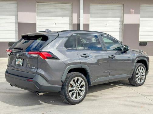 2022 Toyota RAV4 XLE Premium