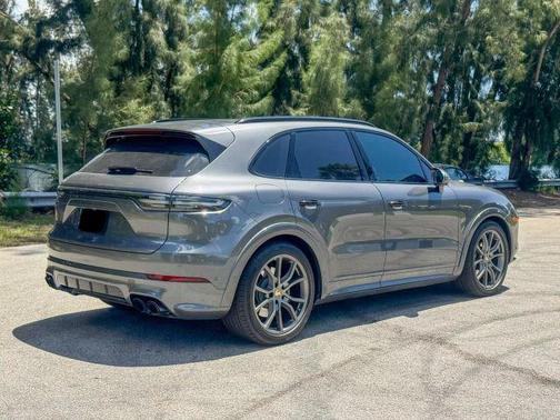 2023 Porsche Cayenne Turbo